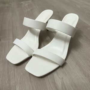 CUSHIONAIRE 8.5 white heels. Worn once.